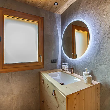 Chic Alpin De 100m² Avec Balcon Et Garage, Proche Centre - Fr-1-569-100 شقة
